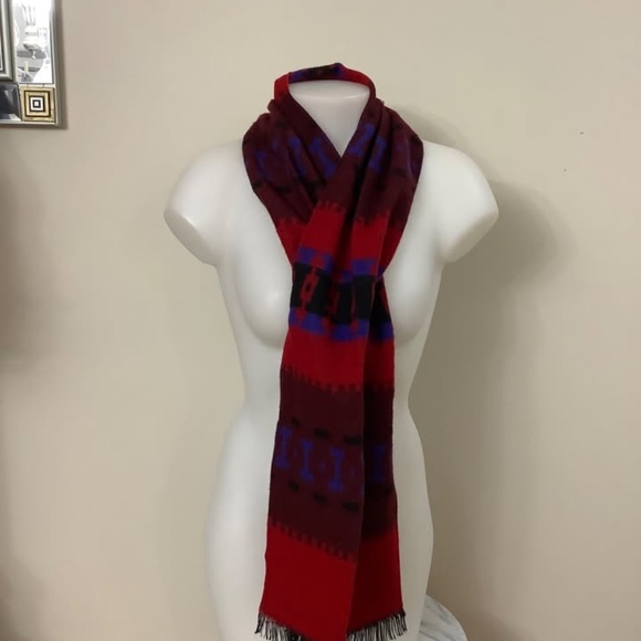 Gorgeous red tones soft scarf - Picture 3 of 4